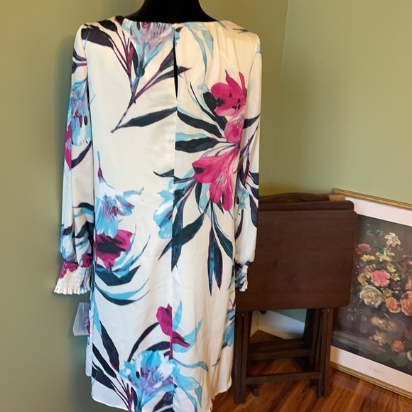 New SLNY Dress - Picture 2 of 3